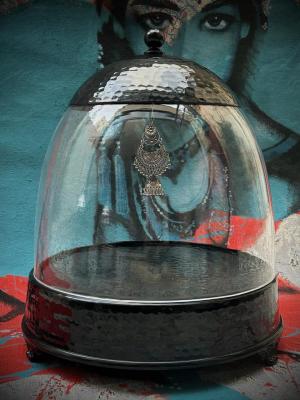 صحن اسود دائري عرض ٣٠ سم